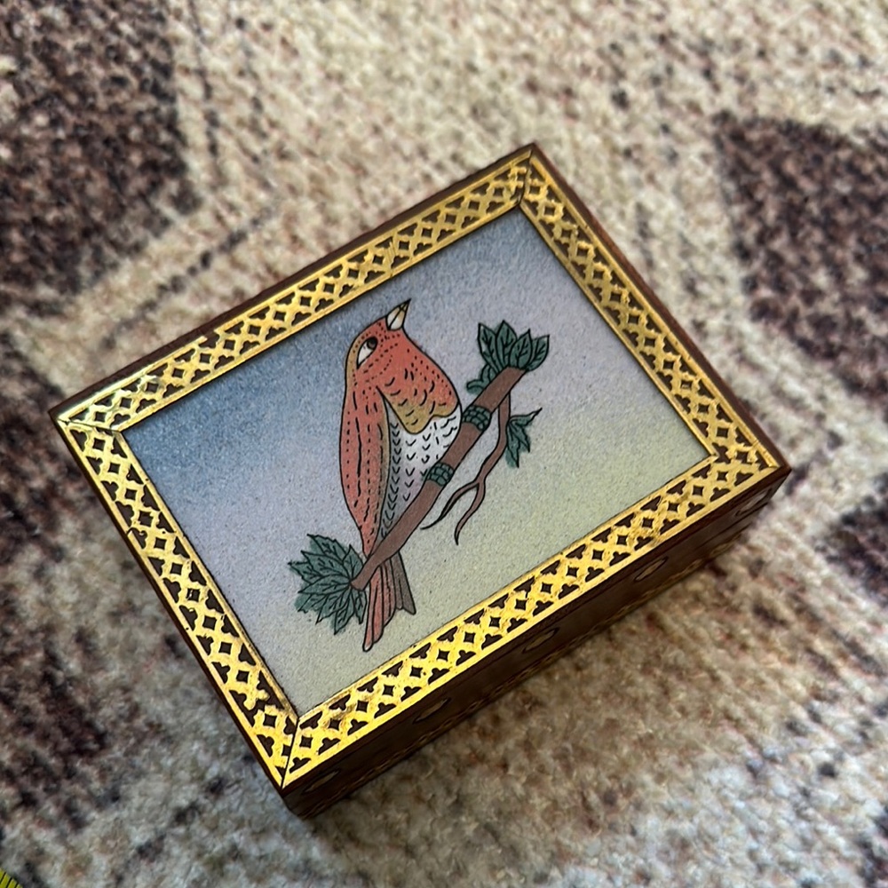 Small Hinged Wooden Trinket Jewelry Box Inlaid Brass Felted Lacquered Bird Decor